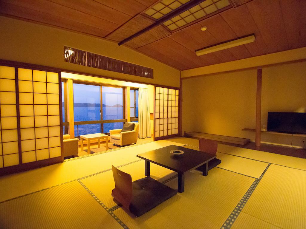 Hotel Wakayama Kada Onsen Kada Kaigetsu Zimmer foto
